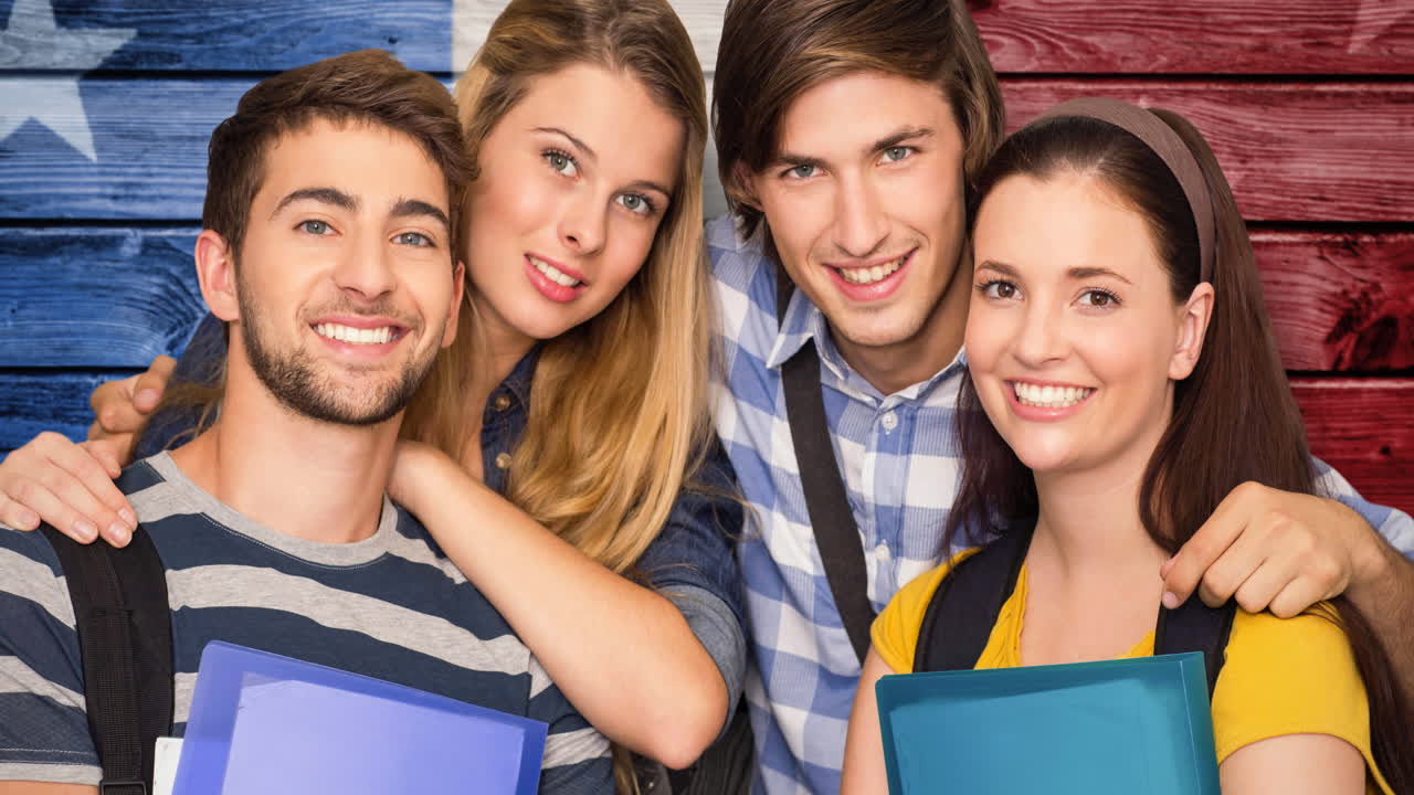 animación de un grupo diverso de estudiantes sonriendo sobre la bandera estadounidense
