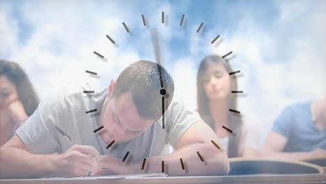 animación de estudiantes sentados junto a sus escritorios con un reloj haciendo tictac en el fondo.