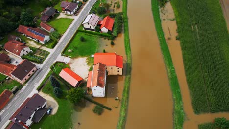 Horribles-Imágenes-Aéreas-De-Drones-4k-De-Agosto-E-Inundaciones-En-La-Región-De-Pomurje-En-Eslovenia