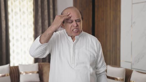 Alter-Indischer-Mann,-Der-Unter-Starken-Kopfschmerzen-Leidet