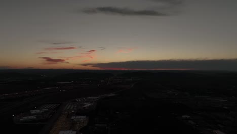 Vista-Aérea-De-La-Ciudad-Rápida-De-Dakota-Del-Sur-Al-Atardecer