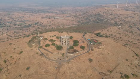 mahel de chandbiwi, palacio chand bibi en ahmednagar, india - estructura de piedra octal - historia india | guerrero | chand bibi | cultura islámica, arquitectura y arte del sultanato de decán | aéreo