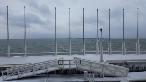 zona frente al mar cubierta de hielo sensación de apocalipsis
