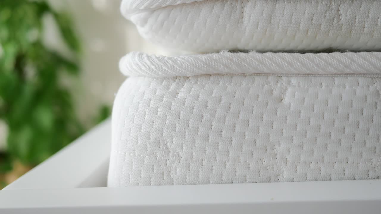 primer plano de un colchón blanco