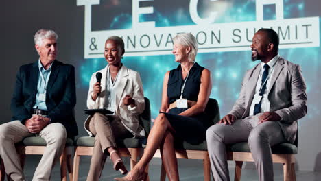 profesionales de las empresas en una cumbre de tecnología e innovación