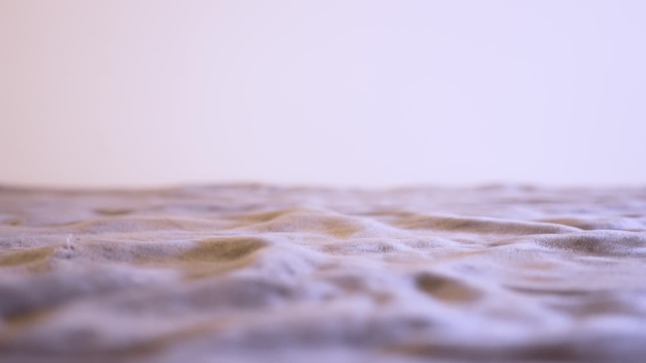 recoger algunos dados después de tirarlos