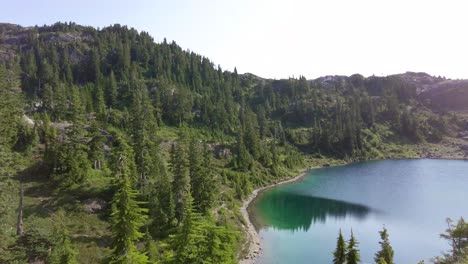 Vistas-A-La-Montaña-Alpina-En-La-Isla-De-Vancouver