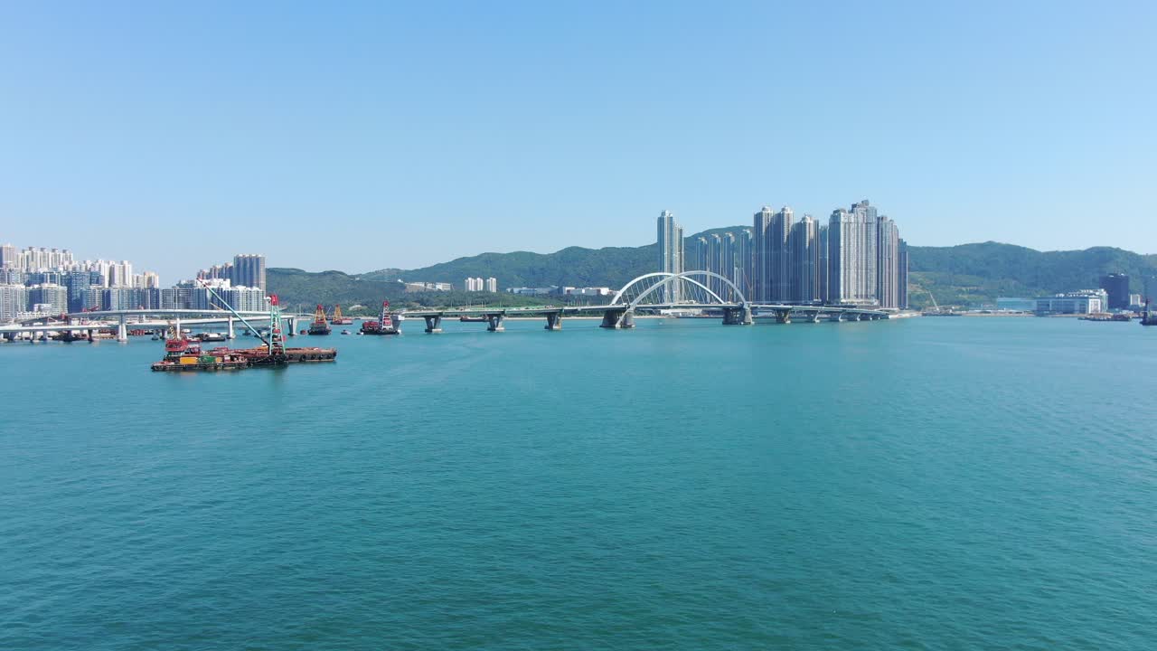 proyecto de construcción del enlace cruzado de la bahía de hong kong, un puente doble de dos carriles que conecta el túnel tseung kwan o lam tin con la carretera wan po, vista aérea