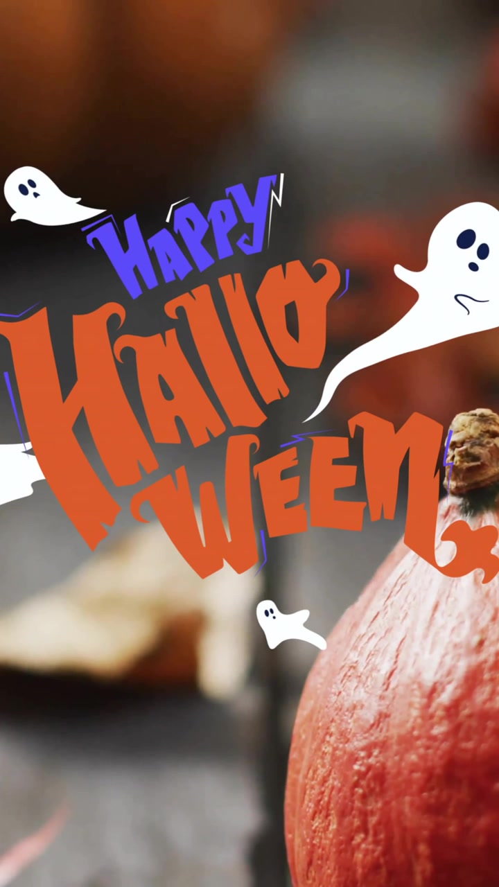 Animazione di testo "Buon Halloween" con fantasmi su zucche e foglie autunnali