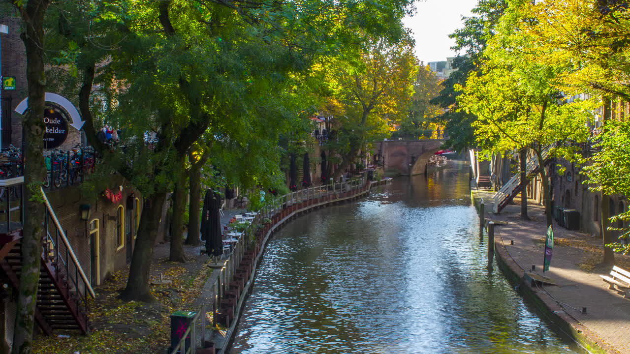네덜란드 위트레흐트에서 운하의 시간 경과