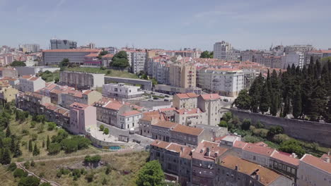 Luftdrohnenaufnahme-Im-Lissaboner-Stadtteil-Casal-Ventoso