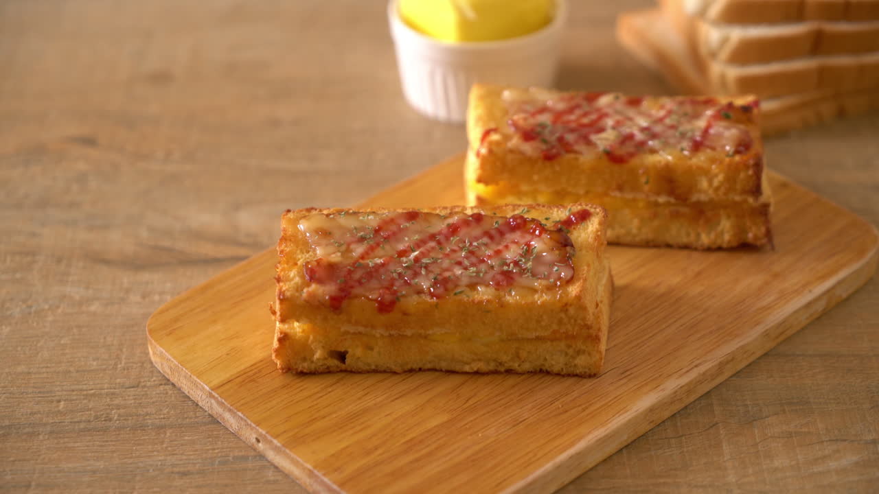 베이크드 베이컨 앤 에그 샌드위치