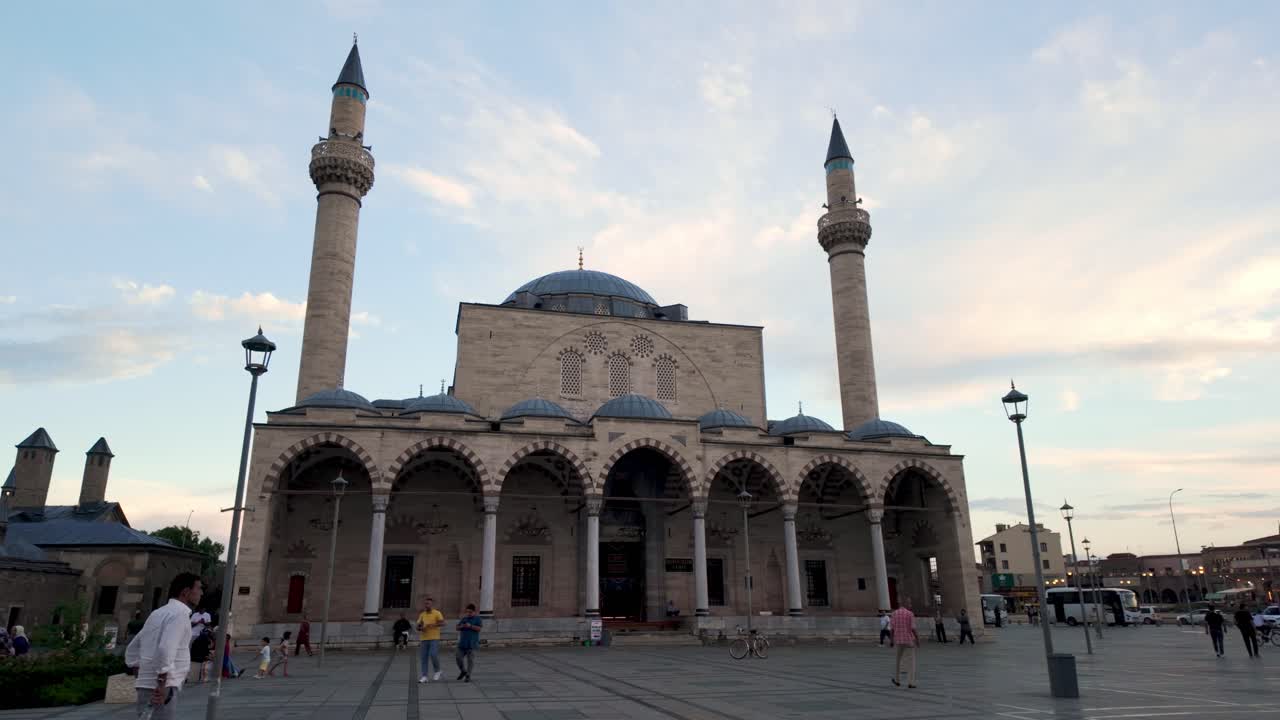 Wide-angle view of the Selimiye Mosque and courtyard in Konya, highlighting the majestic scale and beauty of this Turkish landmark
