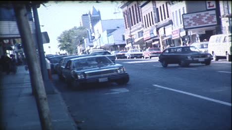 Pequeña-Ciudad-En-El-Centro-De-La-Década-De-1970