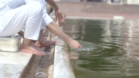 muslim men doing ghusl or wuzu at jama masjid delhi before prayer