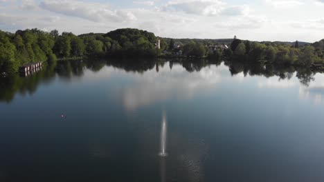 慕尼黑威斯林湖 (munich weisslingsee) 位於慕尼黑市中心的湖泊,每秒速 4k 30fps 的無人機可以看到湖泊