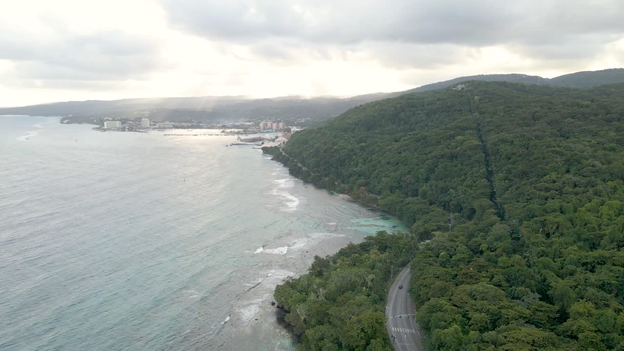 vista aerea de mar y tierra en ocho rios jamaica