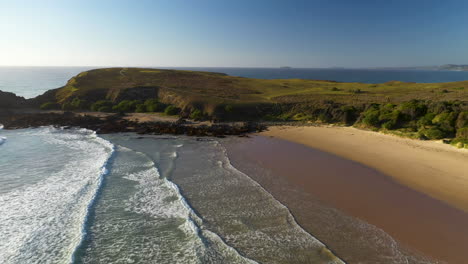 Filmische-Drohnenaufnahme-Von-Coffs-Harbour,-Australien-Und-Emerald-Beach