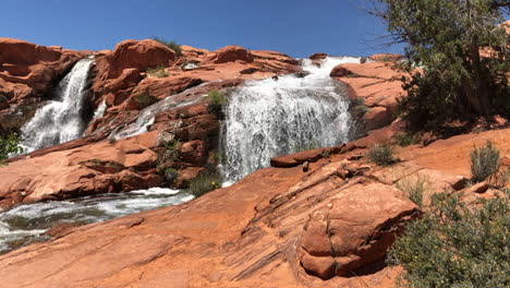 Cascadas-En-El-Parque-Estatal-Gunlock,-St.-Jorge,-Utah