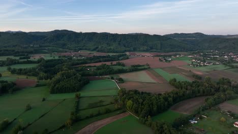 Aufkommender-Sonnenaufgang-Am-Horizont