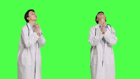 Religiöse-Ärztin-Betet-Zu-Jesus-Christus-Vor-Greenscreen