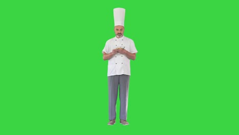 negocio de restaurante emocionado chef hombre sosteniendo dinero en una pantalla verde, llave de croma