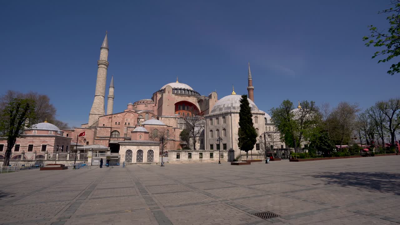 hagia sophia de estambul en el toque de queda por la pandemia de covid-19.