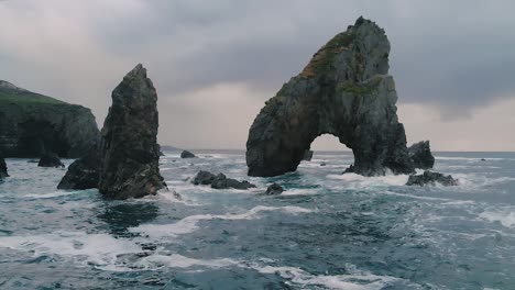 Crohy-Head-In-Donegal-Irland-Ozeanwellen-Auf-Felsen