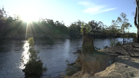 La-Luz-Del-Sol-En-El-Verano-De-Lancha-Rápida-Del-Río-Murray-Australiano