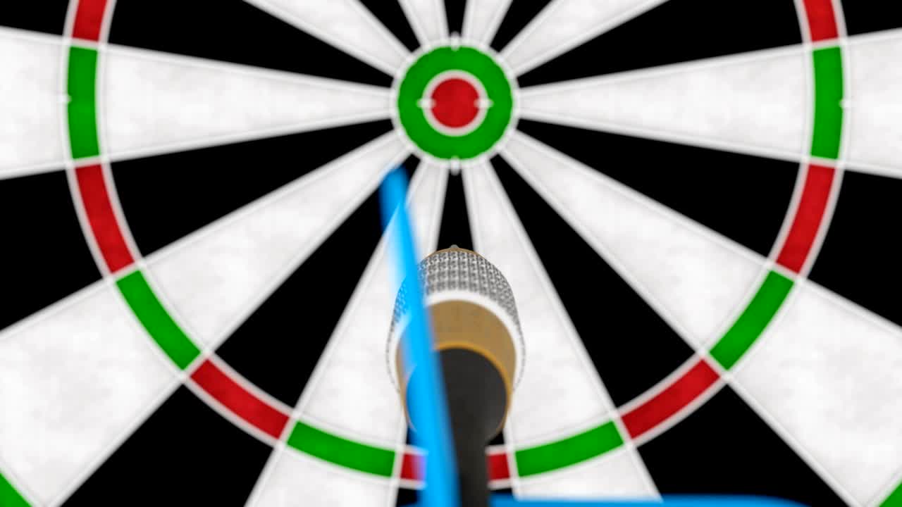 카메라가 타의 시에 타격하는 화살을 추적하는 느린 움직임 클로즈업