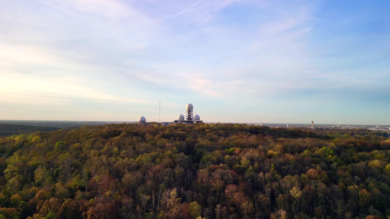 산은 세계 대전에서 깨진 청취 스테이션을 버렸습니다.