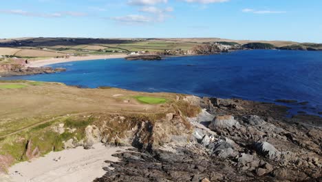 Luftaufnahme-Von-South-Milton-Sands-Im-Hintergrund-In-Thurlestone