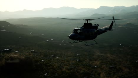 helicóptero militar de los estados unidos en vietnam.