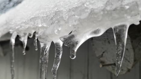 Escena-En-Cámara-Lenta-De-Hielo-Derritiéndose