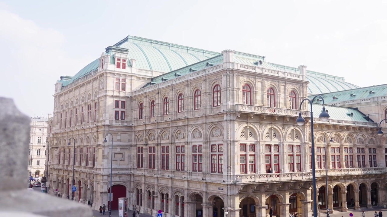 Et åbningsbillede af Wiener Staatsoper (Wiens Statsopera).