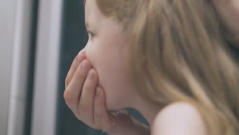 mommy-rinses-nose-of-cute-girl-with-nasal-spray-at-home