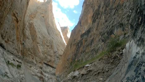 Verloren-In-Der-Felsigen-Wildnis-Des-Leh-Ladakh-Himalayas