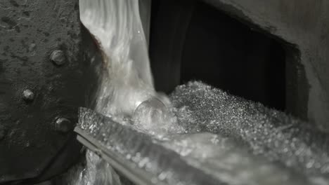 corte de tuberías de acero inoxidable, la sierra de banda para corte industrial de la tubería de metal inoxidable y el uso de la calefacción del refrigerante. la herramienta industrial.