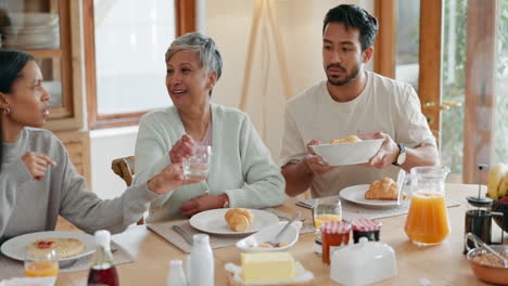 feliz, comida y almuerzo con la gran familia en la mesa