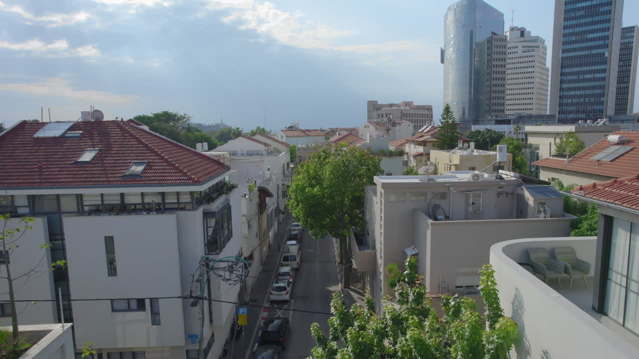 텔아비브의 neve tzedek 동네의 새로운 건물 - 그것은 도시에서 가장 아름다운 동네 중 하나로 간주됩니다.