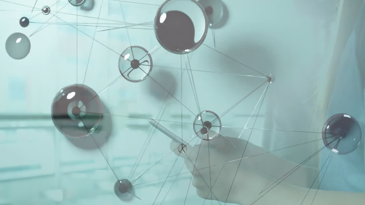 анимация сети соединений через кавказскую бизнесменку, использующую смартфон в офисе