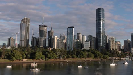 Wide-view-of-Brisbane-City-and-Botanic-Gardens,-viewed-from-Kangaroo-Point,-Queensland,-Australia