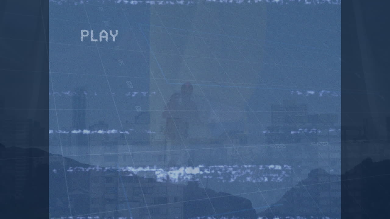 간섭 및 데이터 처리의 애니메이션 백인 남성 하이커.