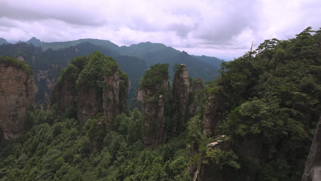 Paesaggio panoramico orizzontale del Parco nazionale di Wulingyuan, Zhangjiajie Cina, patrimonio mondiale dell'UNESCO