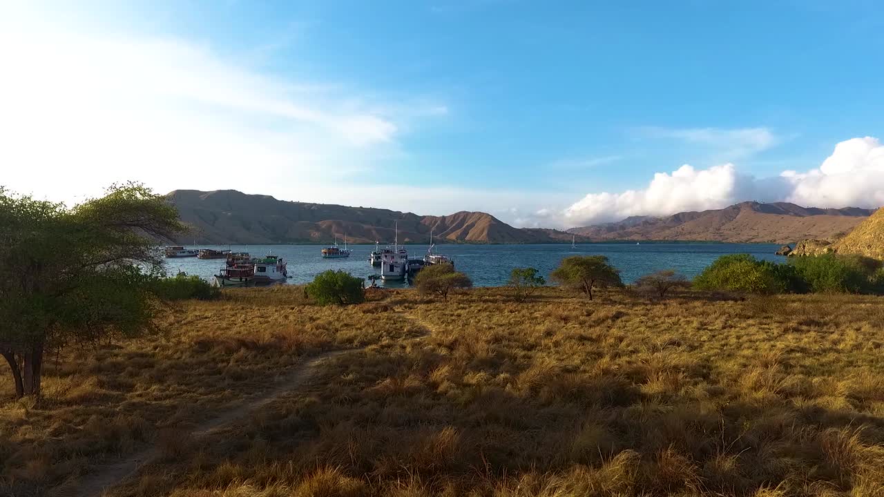 코모도 국립 공원 투어 크루즈 보트 길리 라와 다랏 섬 인도네시아 여행 목적지