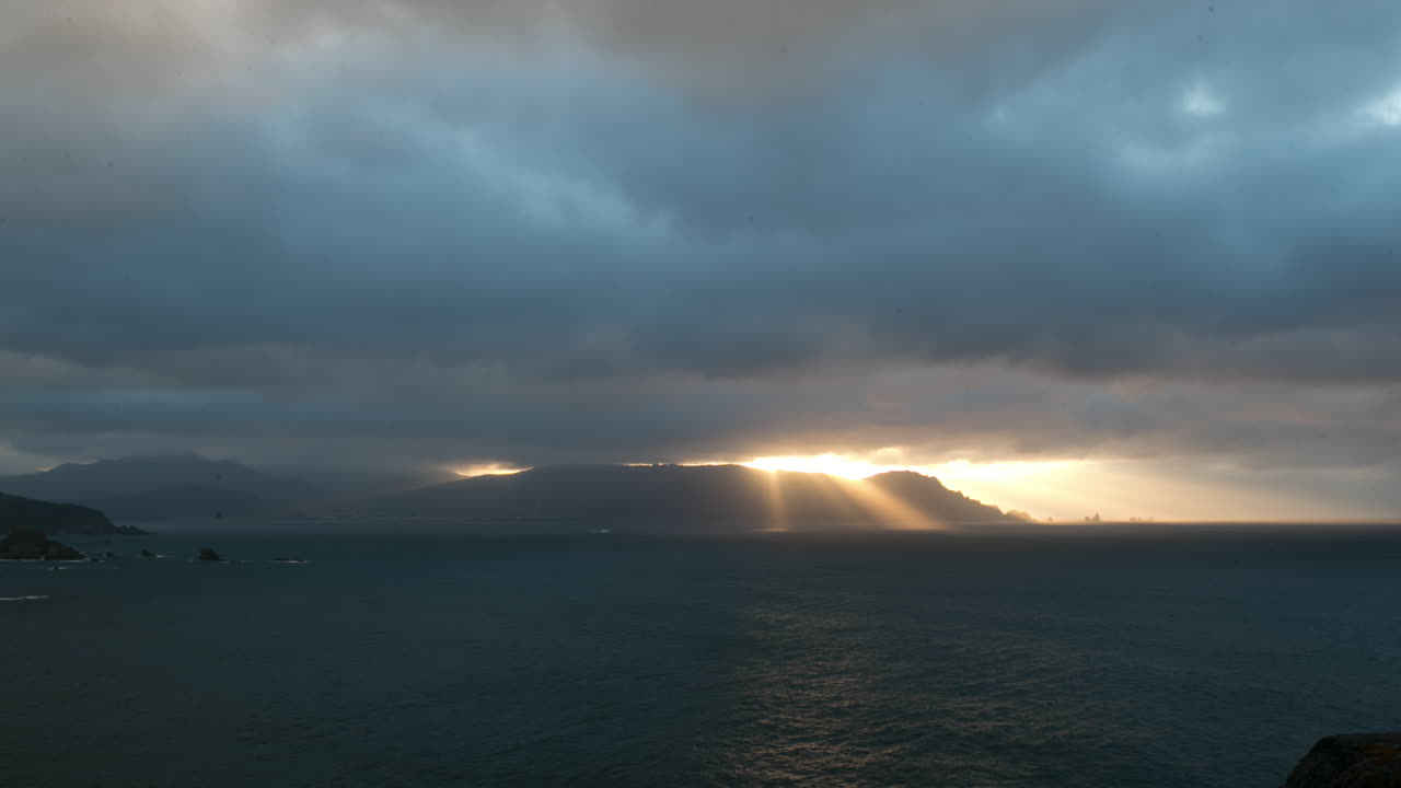 절벽 꼭대기 일몰 00