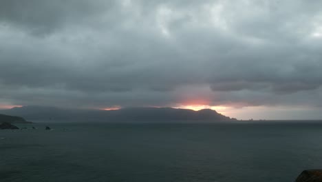 atardecer en lo alto del acantilado 00