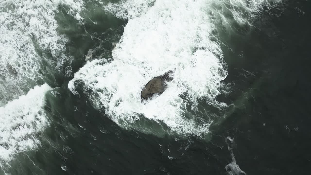 극적인 바다 조류가 들어오고, 케이프 키완다, 퍼시픽 시티 해변