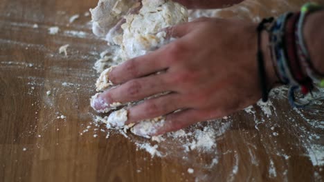 Arte-De-Hacer-Pasta:-Chef-Amasando-Harina-Y-Masa-De-Huevo---Manjar-Hecho-A-Mano---4k