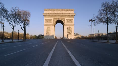 crowdless arc de triomphe in paris